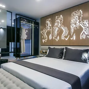 Lavris Aparthotel